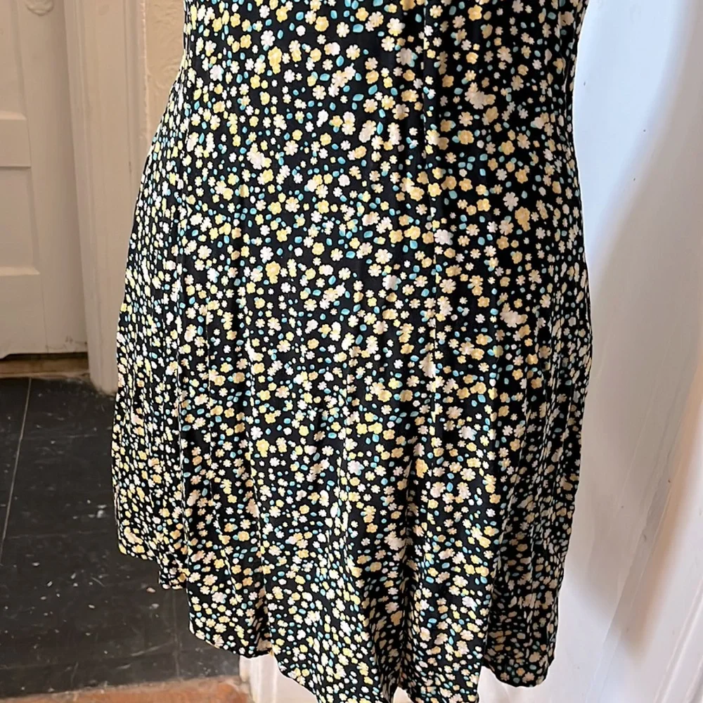 Forever 21 Ditsy Floral Summer Mini Swing Dress with Back Piece, size Medium - Picture 5 of 12